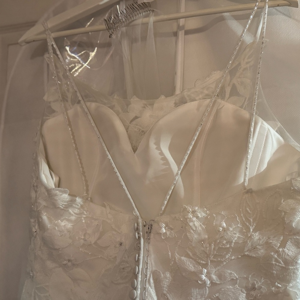 Amalfi Bridal Gown - Elegant White Floral Design - Picture 9 of 16